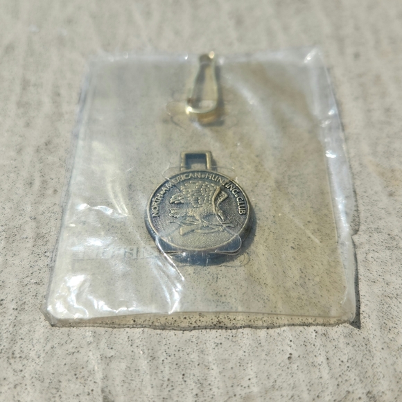 Vintage North American Hunting Club Zipper-Pull NAHC Keychain/"ZipPull" - Picture 5 of 9